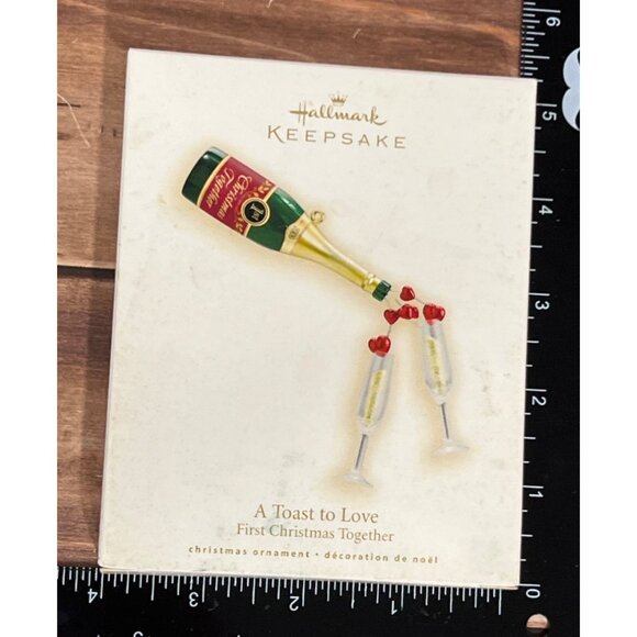 2009 HALLMARK KEEPSAKE ORNAMENT QXG6082 A TOAST TO LOVE FIRST CHRISTMAS TOGETHER - Picture 2 of 5